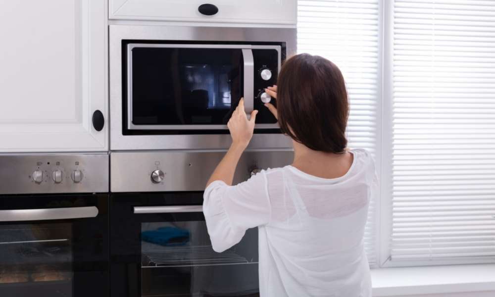 The microwave is a common device in most homes. They have many uses. So how to operate a microwave is described.