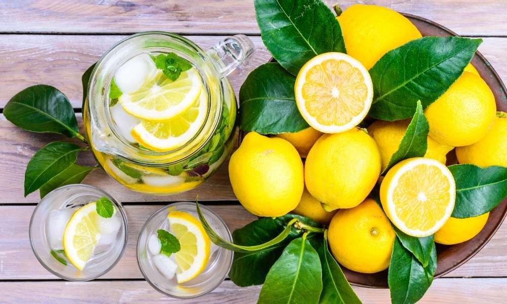 Use Lemon To Clean A Coffee Cup