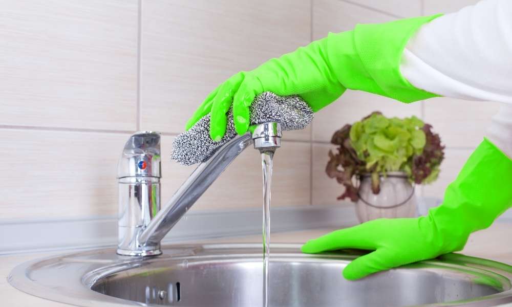 Clean Faucets in kitchen sink