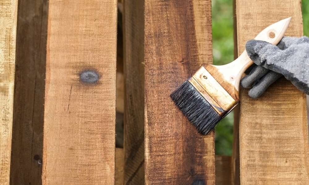 Treating Wood With Sealant Or Stain To Treat Untreated Wood For Outdoor Use