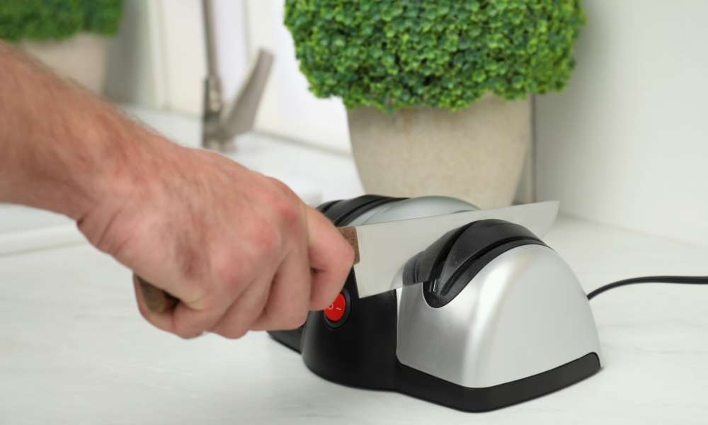 How to use electric knife sharpener