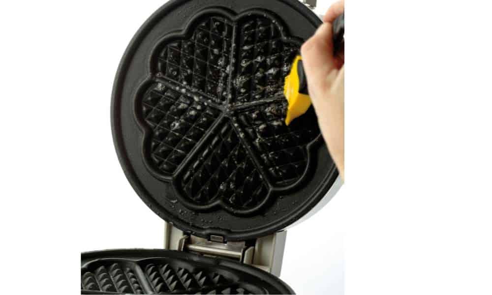 How to Clean Built-up Grease on The Waffle Iron