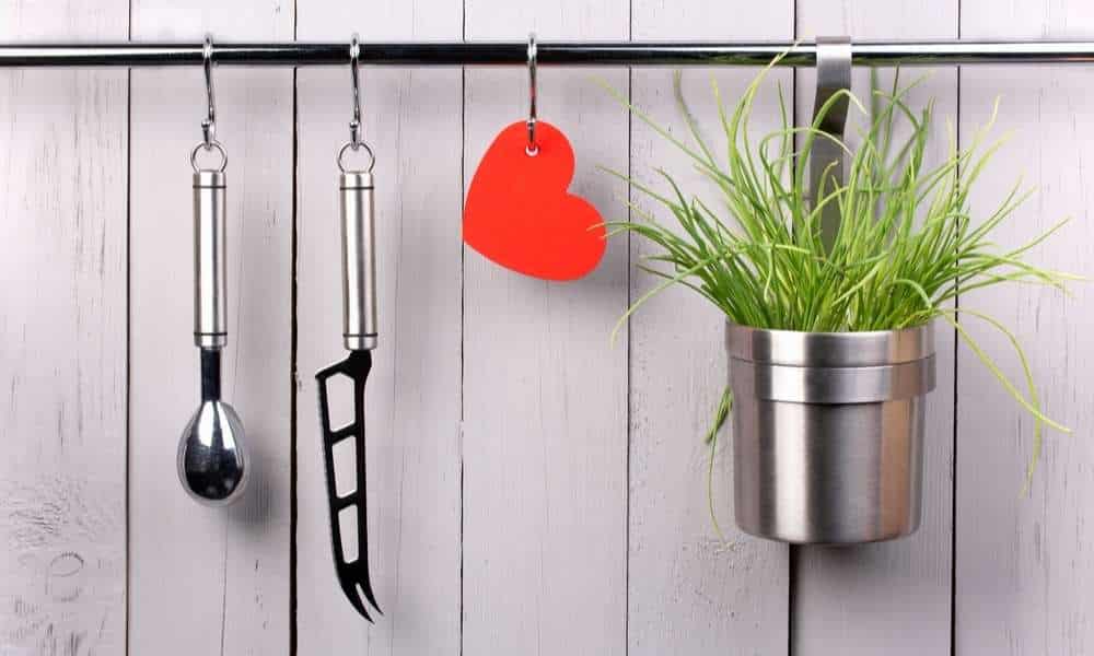 Use Wall Storage In The Idea Of Storing Kitchen Knives